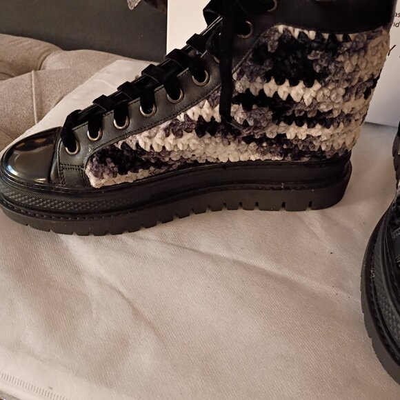 KROJAY  ONYX BLACK, WHITE, GREY WOMEN'S BOOT NEW With Tag and Box Size 10 - Picture 10 of 13